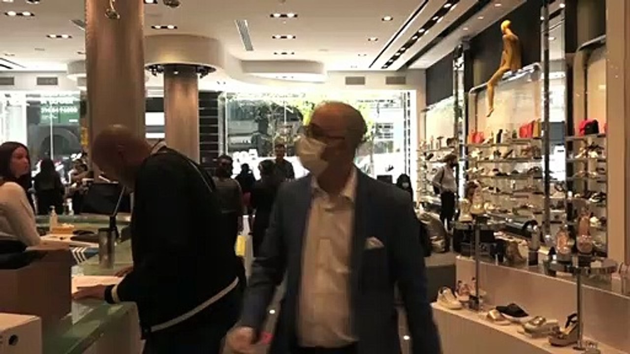 A Montréal, le centre-ville reprend vie avec la réouverture des magasins