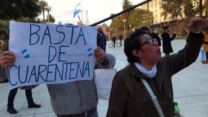 Argentinos protestam contra confinamento