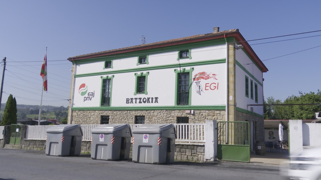 Borran las pintadas del batzoki de Erandio sobre el preso de ETA
