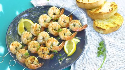 How to Make Garlic Shrimp Kabobs