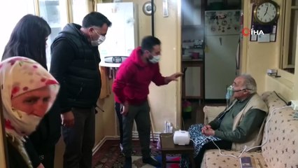 77 yaşındaki Ziyattin amcanın yardımına polis ve eczacı koştu