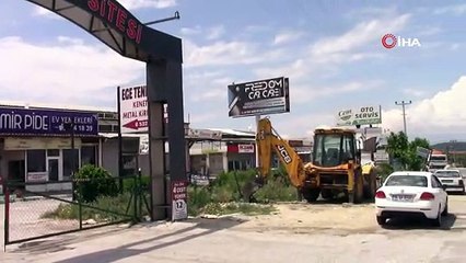 İzmir’de filmlere konu olacak hırsızlık- Duvarları delip eczaneye girdiler