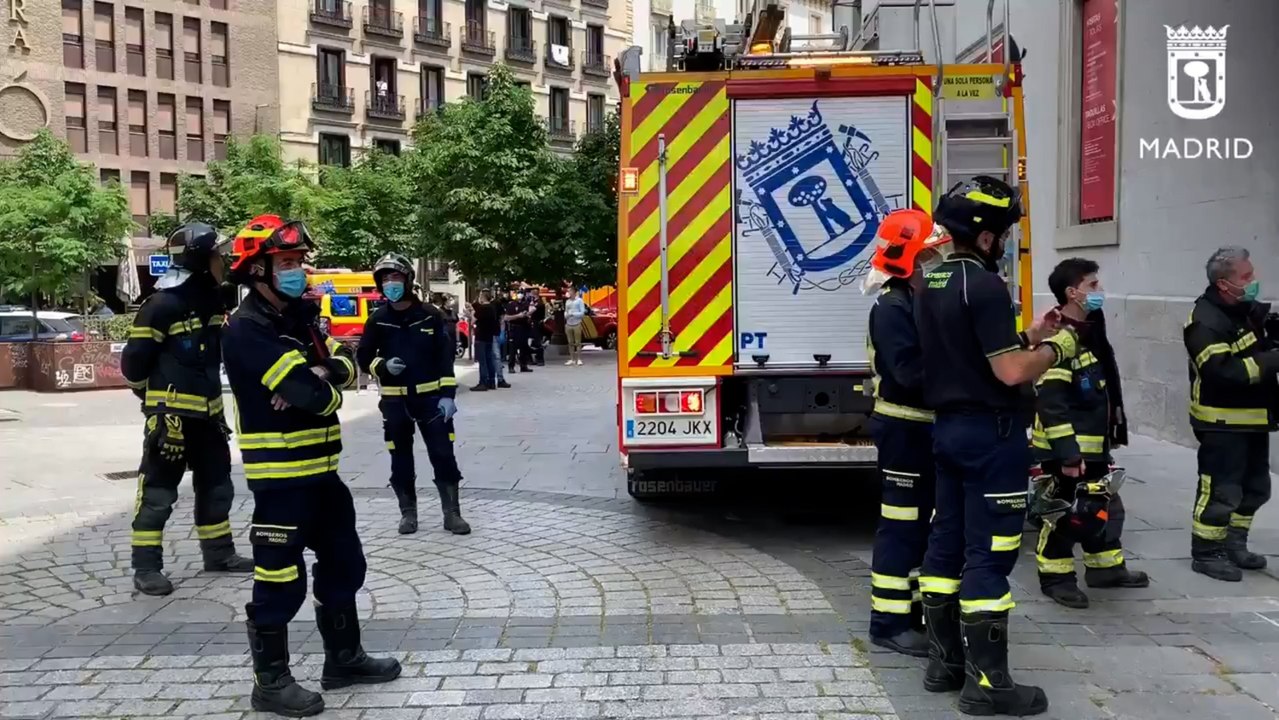 El fuego en una batería provoca un pequeño incendio en un taller del Teatro Real