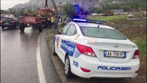 Moti me shi/ Përmbyset fugoni i policisë në Durrës, në Elbasan tre aksidente njëri pas tjetrit