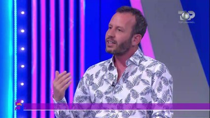 Ngeci në ashensor me komshiun, reagimi epik i moderatores