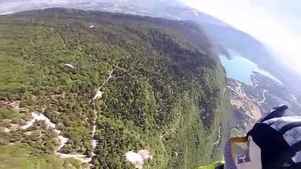 Collision entre deux parapentes