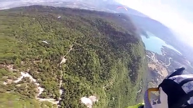 Collision entre deux parapentes