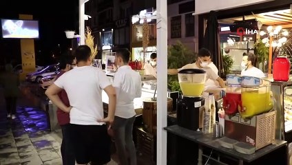 Sokağa çıkma kısıtlaması bitince dondurmacıya akın ettiler