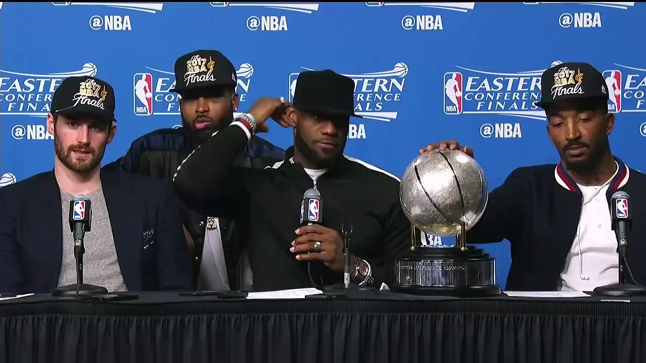 Lebron James : "Que mon nom soit cité à côté du plus grand joueur de basket, de tous les temps, c'est incroyable"