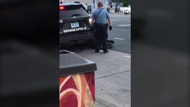 Cuatro policías expulsados del cuerpo por matar a un hombre durante una detención en Estados Unidos