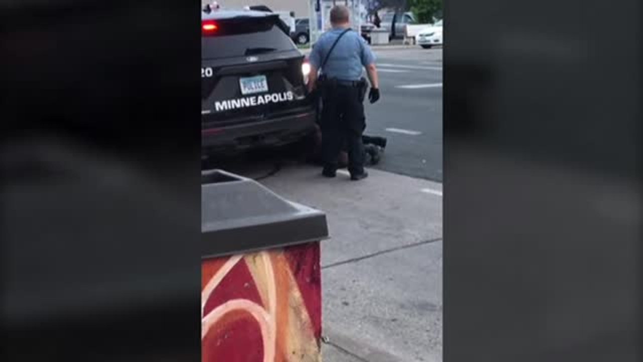 Cuatro policías expulsados del cuerpo por matar a un hombre durante una detención en Estados Unidos