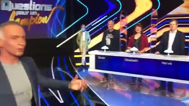 Coronavirus - Samuel Etienne présente les mesures mises en place sur le plateau du jeu de France 3 Questions pour un champion - VIDEO