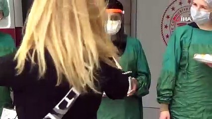 Pandemi doktorlarına ev yemekleri sürprizi