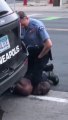 La vidéo du policier Blanc qui écrase le cou d'un homme Noir aux Etats-Unis fait scandale