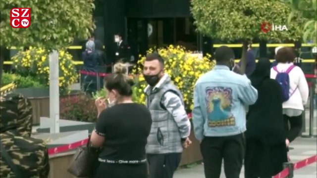 AVM’de alışveriş tutkusu ne yağmur dinledi ne de korona
