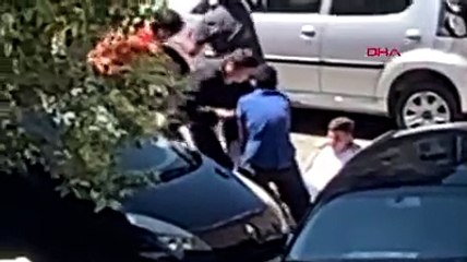 Sokağa çıkma yasağında gezdirdiği köpek kendisine saldırdı