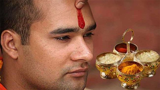 जानें तिलक लगाने के बाद चावल के दाने क्‍यों लगाए जाते हैं | Why We Use Rice In Tilak | Boldsky