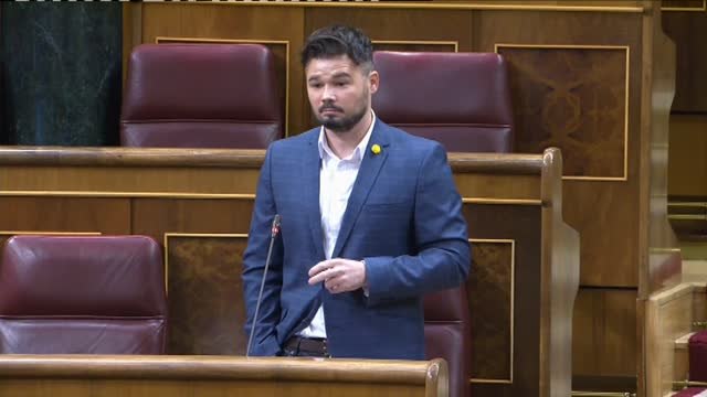 Rufián a Sánchez: Ahora mismo hay sólo tres 'españas'; la de los unos, la de los otros, y la de los que alucinan con ustedes