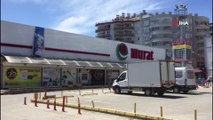 Çalışanların bir bölümünün korona virüs testi pozitif çıkan market kapatıldı