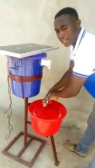 Covid-19 :  un Togolais conçoit un kit automatique de lave-mains