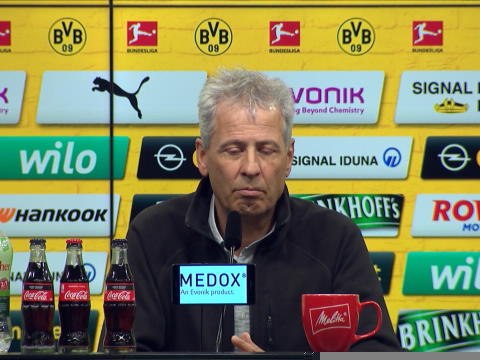 FOOTBALL: Bundesliga: 28e j. - Favre : Il aurait pu y avoir un penalty