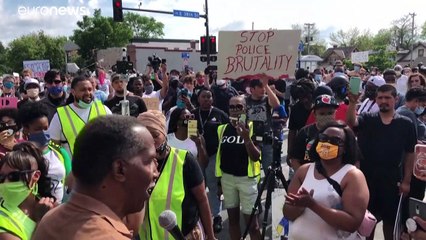 "Я не могу дышать": американцы протестуют против действий полиции