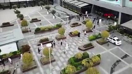 Koronavirüs kısıtlaması kalkınca AVM'ye koştular