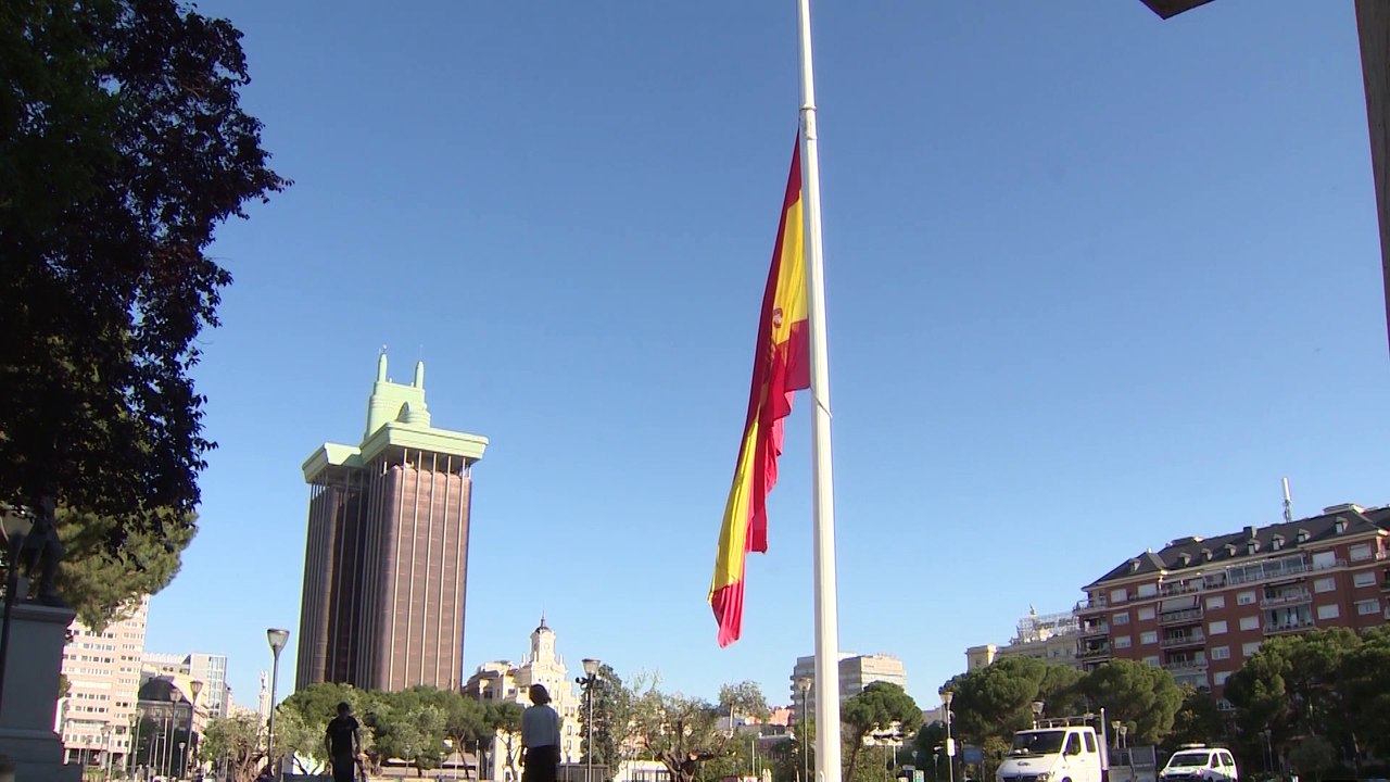 España guarda un minuto de silencio por las víctimas del coronavirus