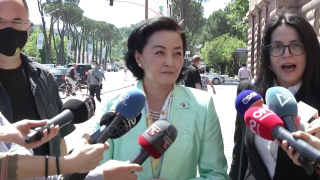 Ora News - Mesazhi i dytë i fortë i ambasadores së SHBA-së: Lini lojrat dhe pazaret me reformat!