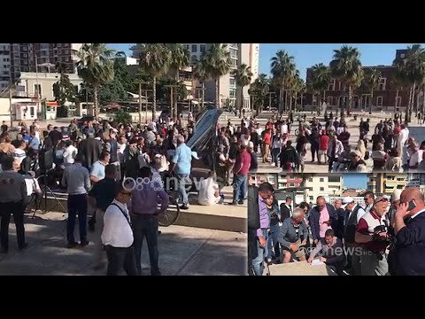 Ora News - Aleanca për Mbrojtjen e Teatrit sot protestë tek pedonalja! Në Durrës firmoset peticioni