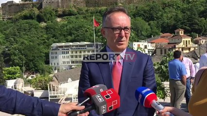 Video herunterladen: Ambasadori italian flet për Teatrin: Ruajtjen e pasurisë e kemi për zemër, vendimi i takon qeverisë