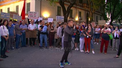 Ora News - Pedagogu Goci: Mos lejohet puna te Teatri ose do ketë përplasje civile.