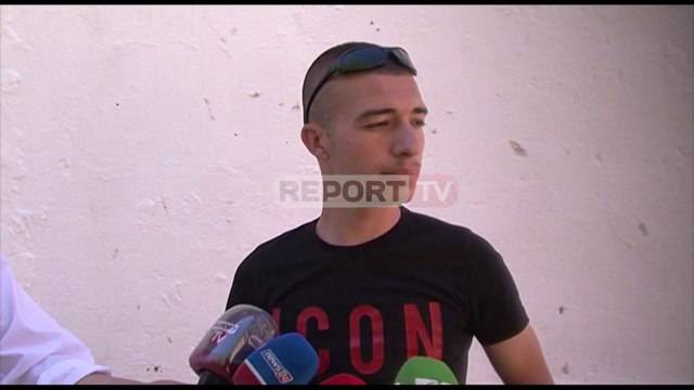 I sëmuri mendor në Korçë tentoi t'i rrëmbejë nënës fëmijën nga dora, adoleshenti tregon si e ndaloi