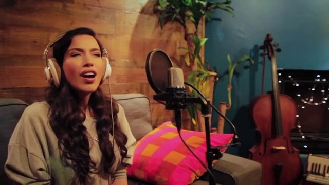 Burcu Güneş - Benim Hala Umudum Var / Ah Bu Ben