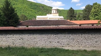 Çka po ndodh me pronat rreth Manastirit të Deçanit-Lajme