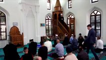 Besimtaret myslimane  festojne sot Fiter Bajramin