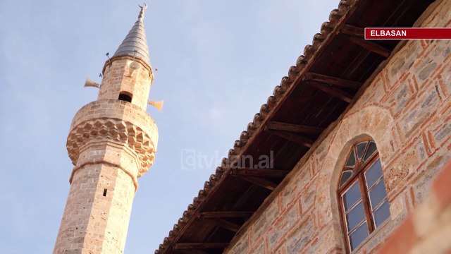 Besimtaret myslimane festojne Fiter Bajramin | Lajme - News