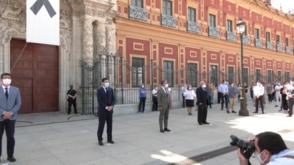 Minuto de silencio de la Junta de Andalucía en el Palacio de San Telmo