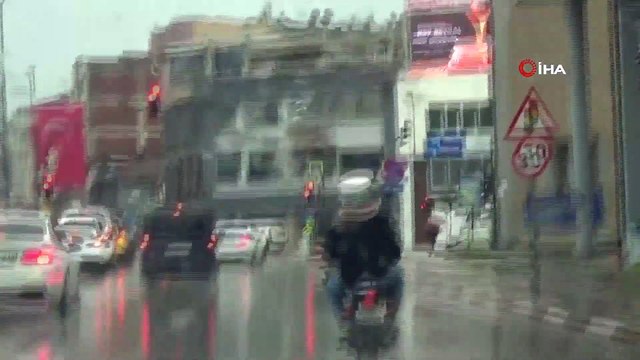 Bursa'da Tebessüm Ettiren Görüntü, Başına Kova Geçirdi