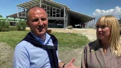 Kryeministri në Lushnje/ Takon fermerët bashkë me ambasadorin e BE-së