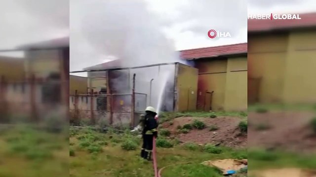 Patlayan trafo alev alev yandı