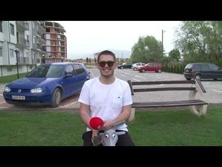 Leonora Ajdari, surprizë përballë shtepisë, i jep para Ardit