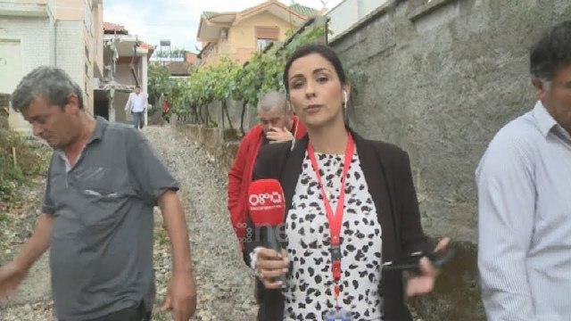 U dëmtua nga tërmeti, banori e rregulloi, por Bashkia e Tiranës i shemb shtëpinë me fadroma
