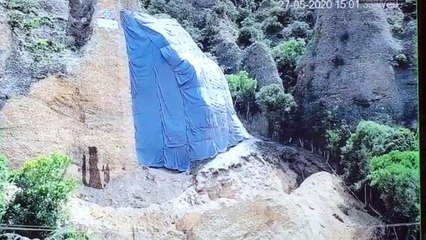 Explosion du rocher des Pénitents aux Mées