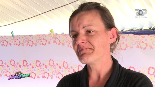 Fiks Fare/ Cërrik/ Nëna me 3 fëmijët jetojnë poshtë strehës me llamarina