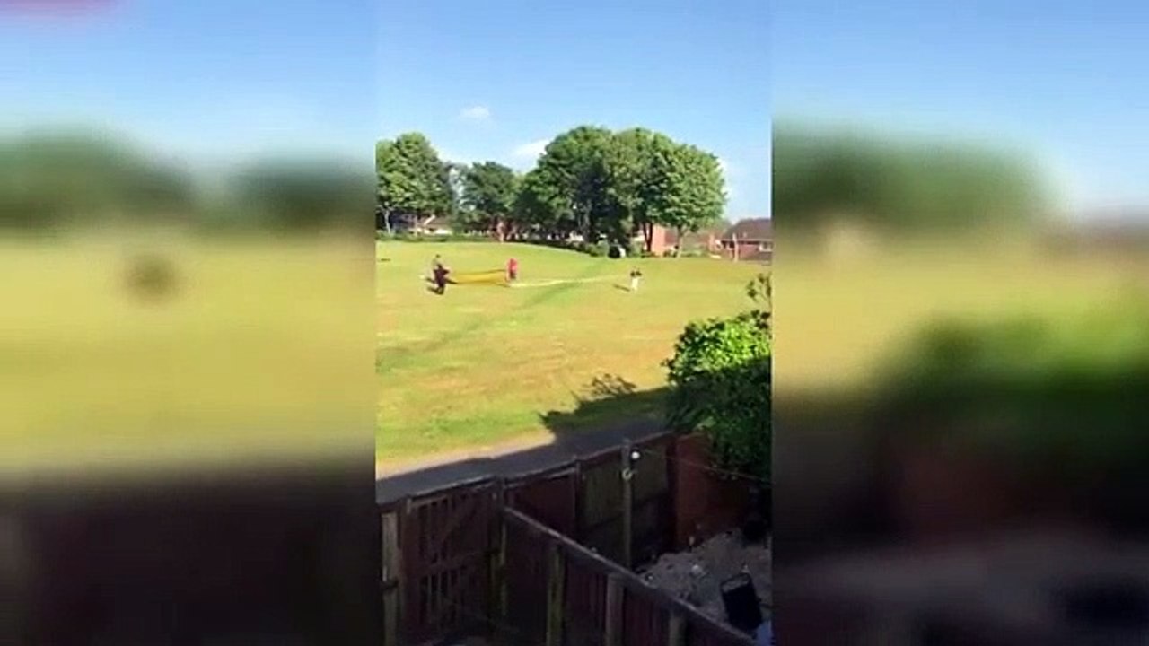 Ne jamais déplier un parachute quand il y a du vent... tour de manège gratuit