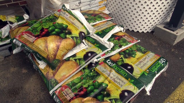 27 mai-topo, Quincaillerie et meubles