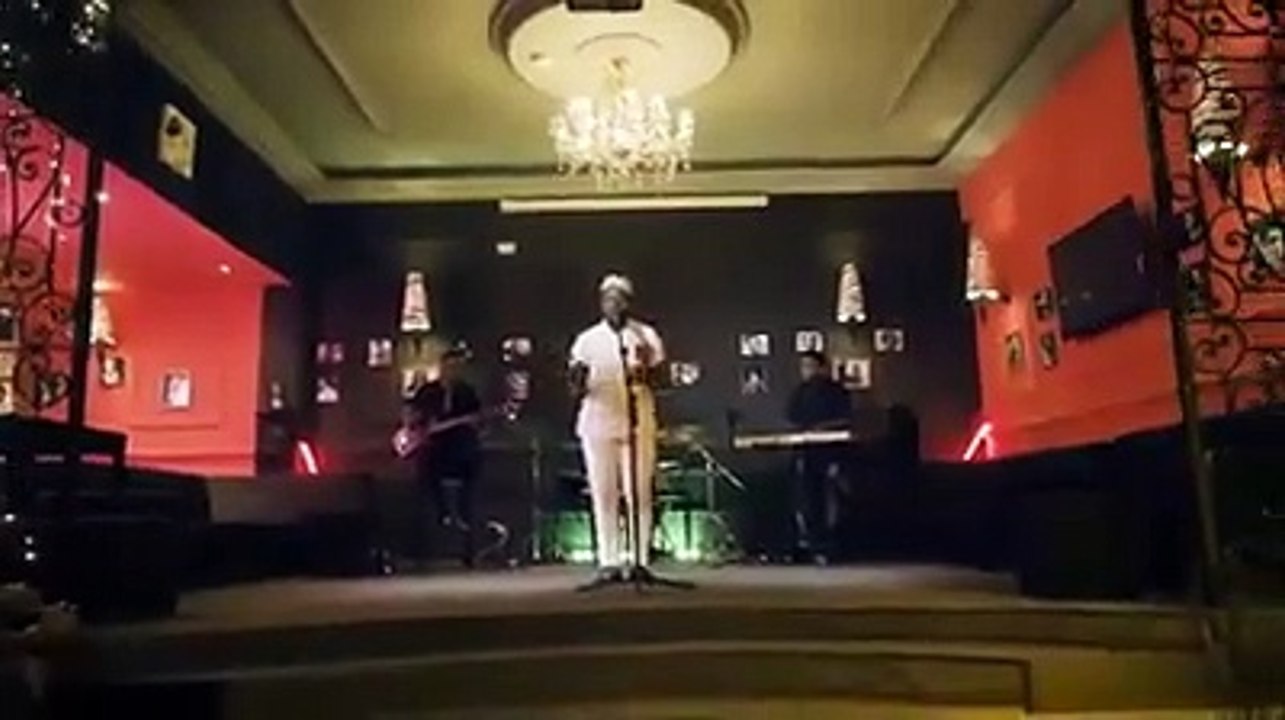 Locko - Sawa Romance ( Live Perfomance )