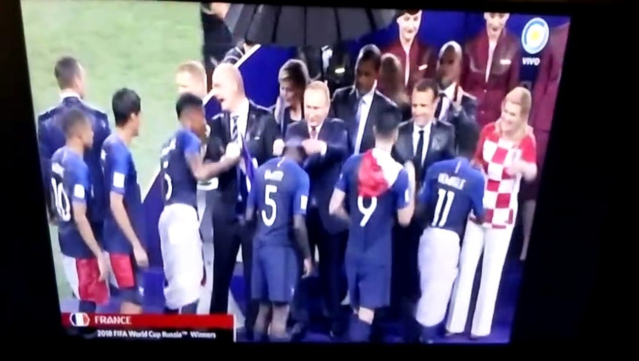 el presidente putin y la reina maxima de holanda reciben a los campeones de francia 15 de julio 2018