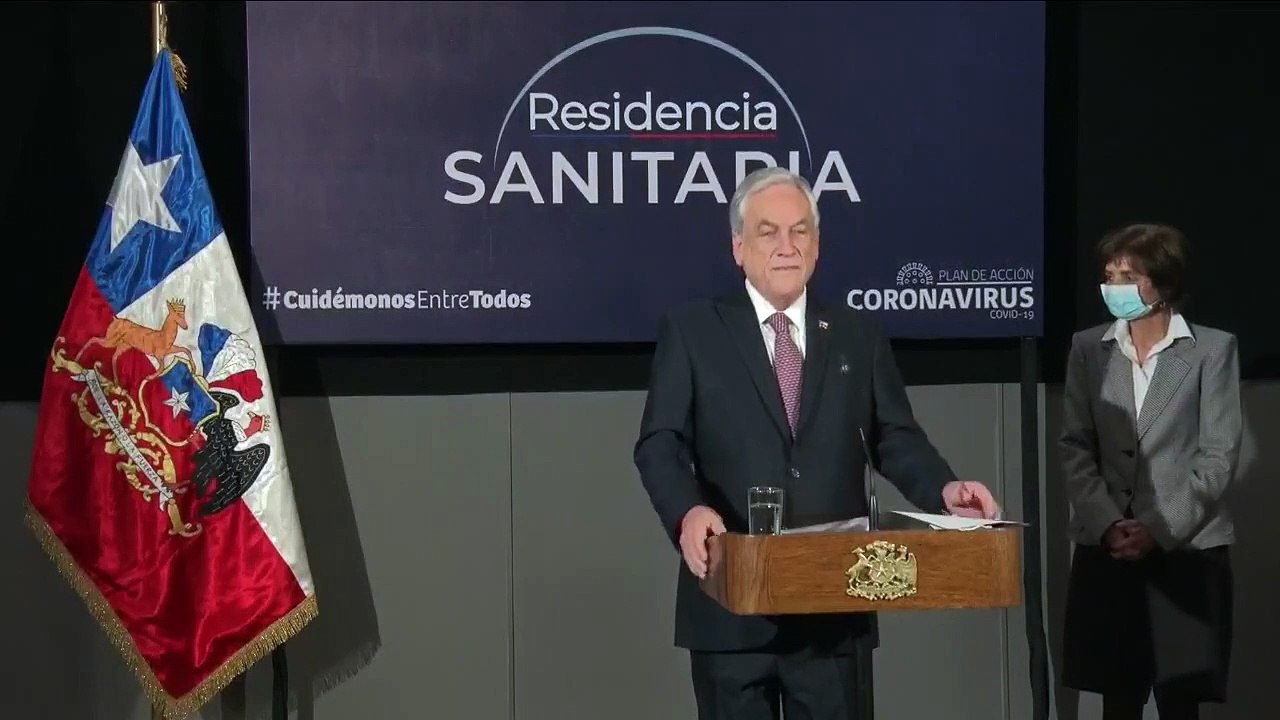 Presidente Piñera y ministro Mañalich visitan residencia sanitaria